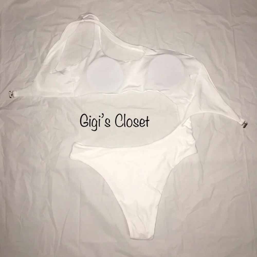 Sexy strappy white one piece - Picture 5 of 6